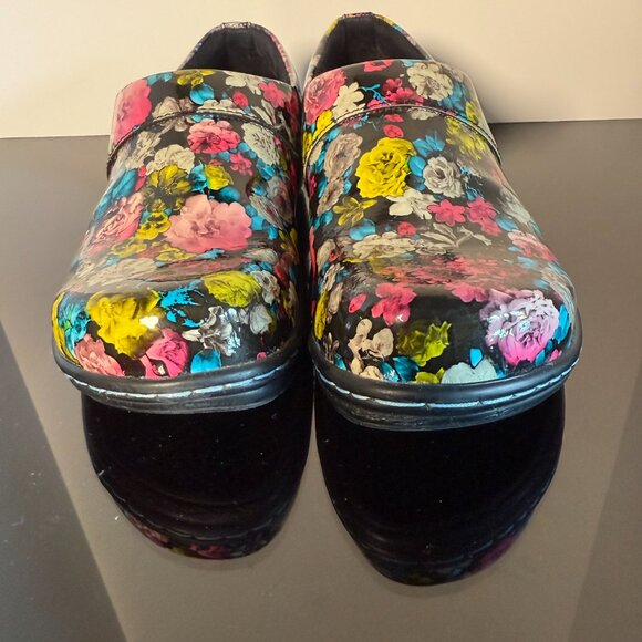 Klogs Women's Shoes Black with Colorful Flowers Size 8M Aqua Thread Detail - Picture 3 of 10